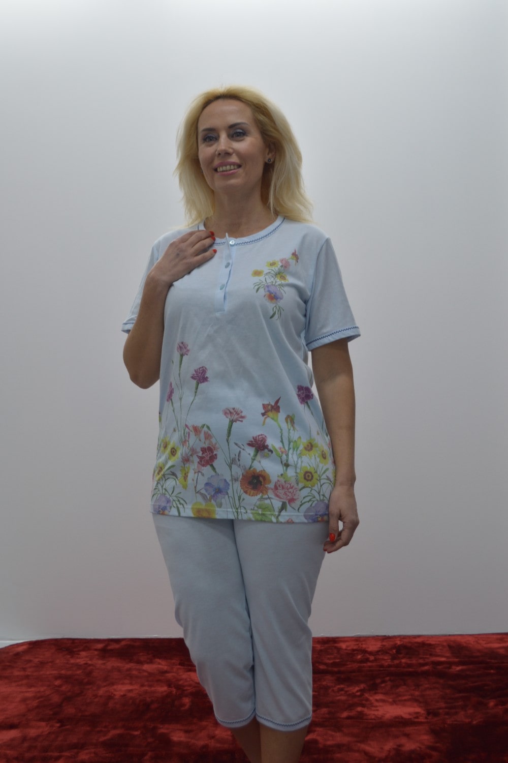 Pijama manga curta com barra floral azul Pijama manga curta com barra floral azul