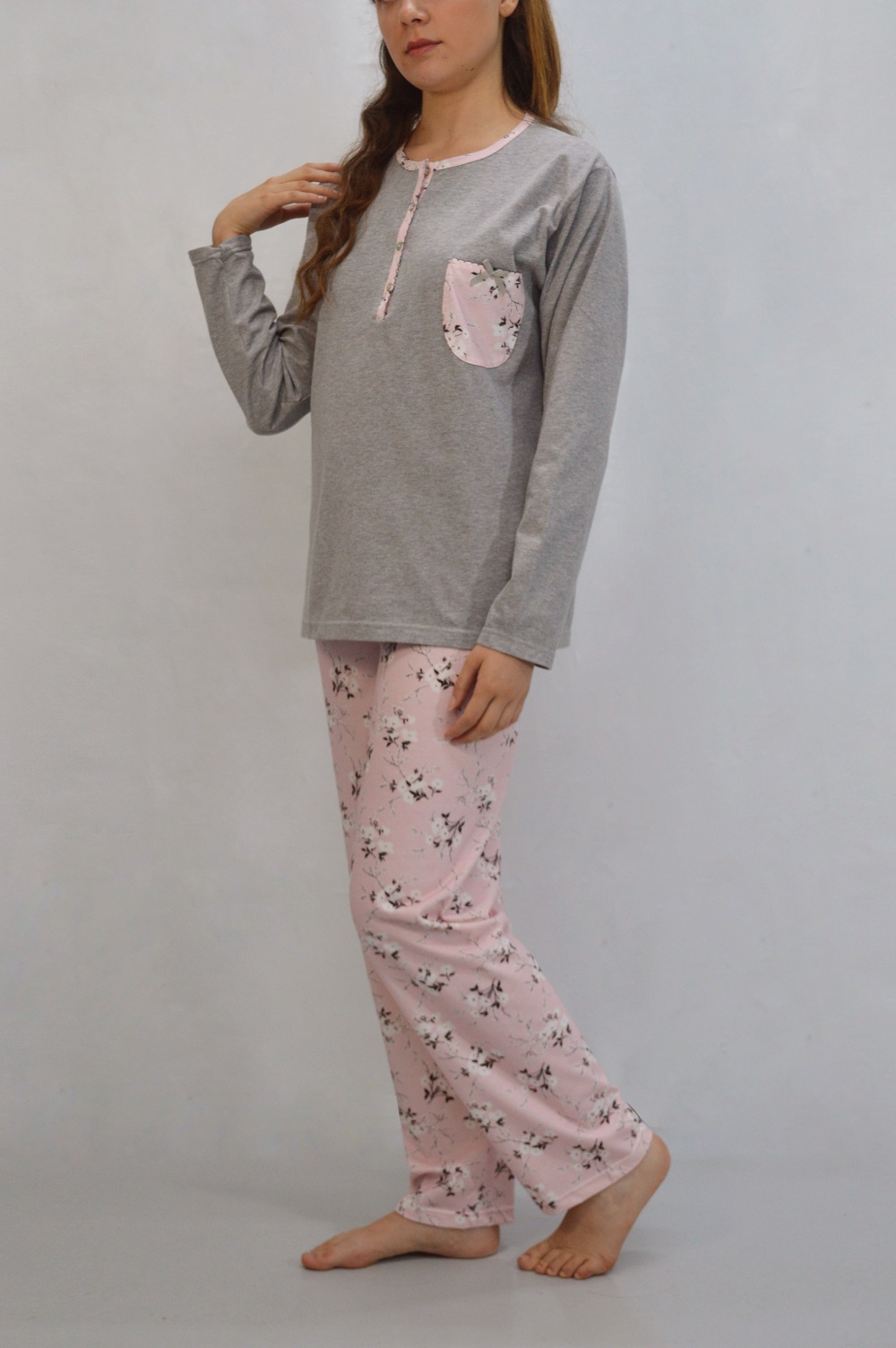 Pijama conjunto de calças + sweatshirt, Rosas no Jardim Cinza Pijama conjunto de calças + sweatshirt, Rosas no Jardim Cinza