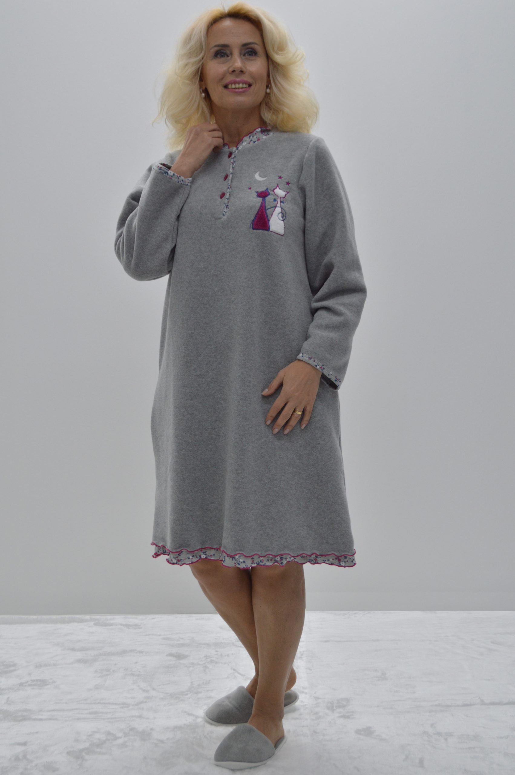 Camisa de dormir polar fofinha – Cats in love – Tamanhos grandes Camisa de dormir polar