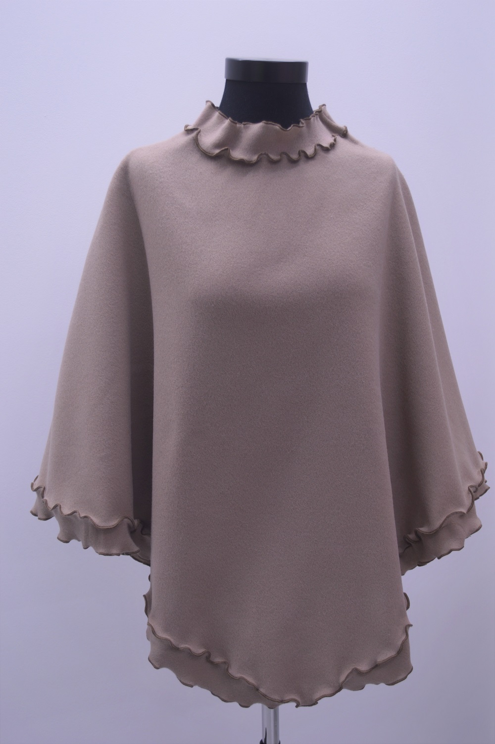 Poncho com gola aconchegante castanho Poncho com gola aconchegante castanho