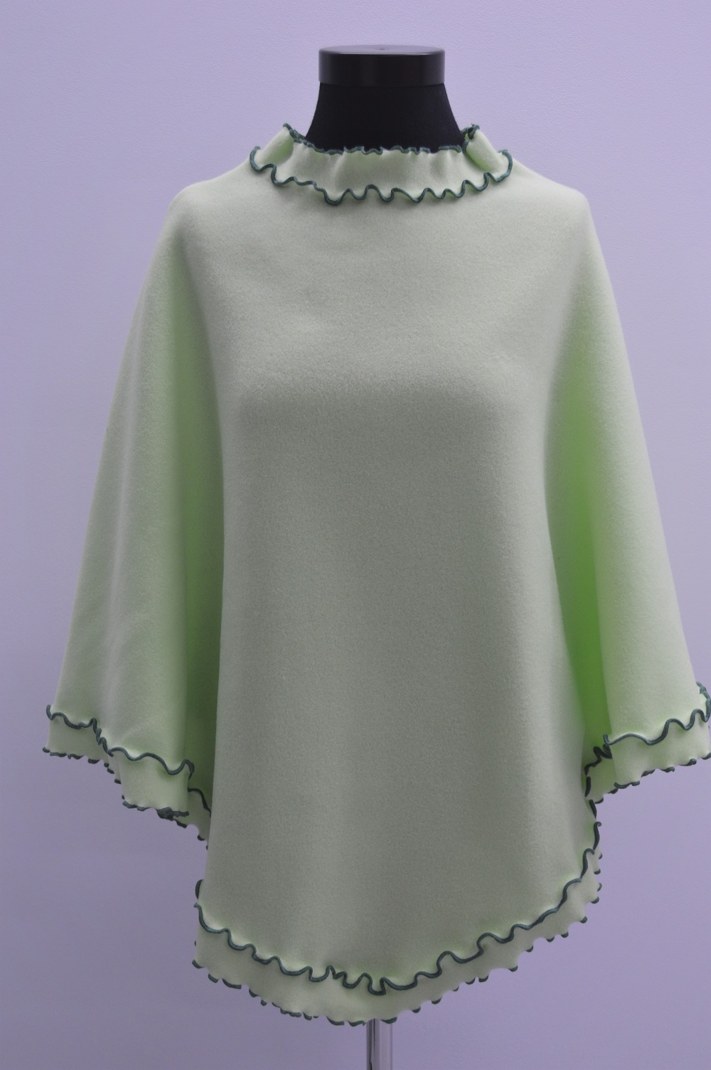 Poncho gola aconchegante em verde água Poncho gola aconchegante em verde água