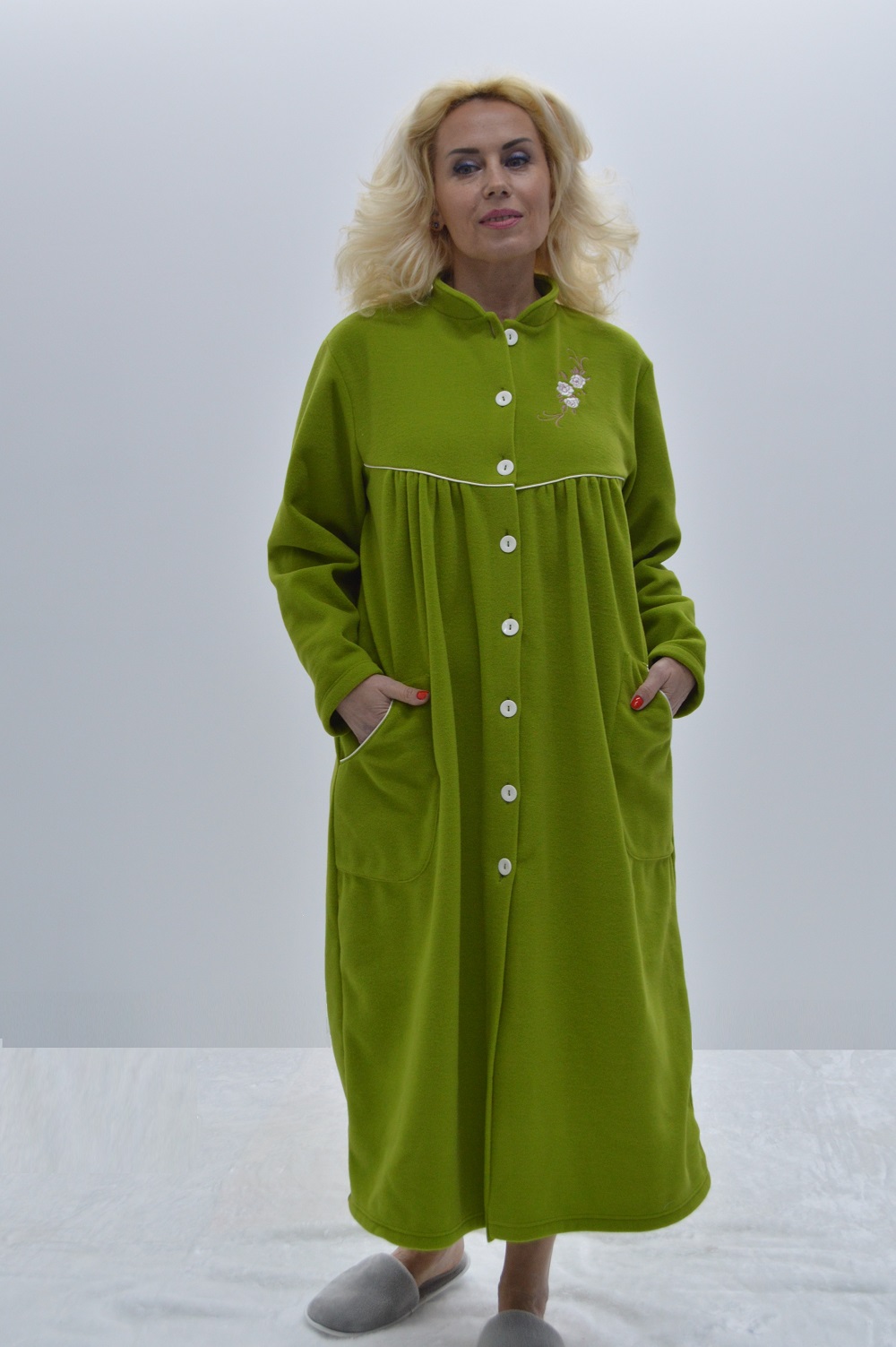Robe comprido bordado com bolsos, Verde Musgo Robe de mulher em malha polar Verde