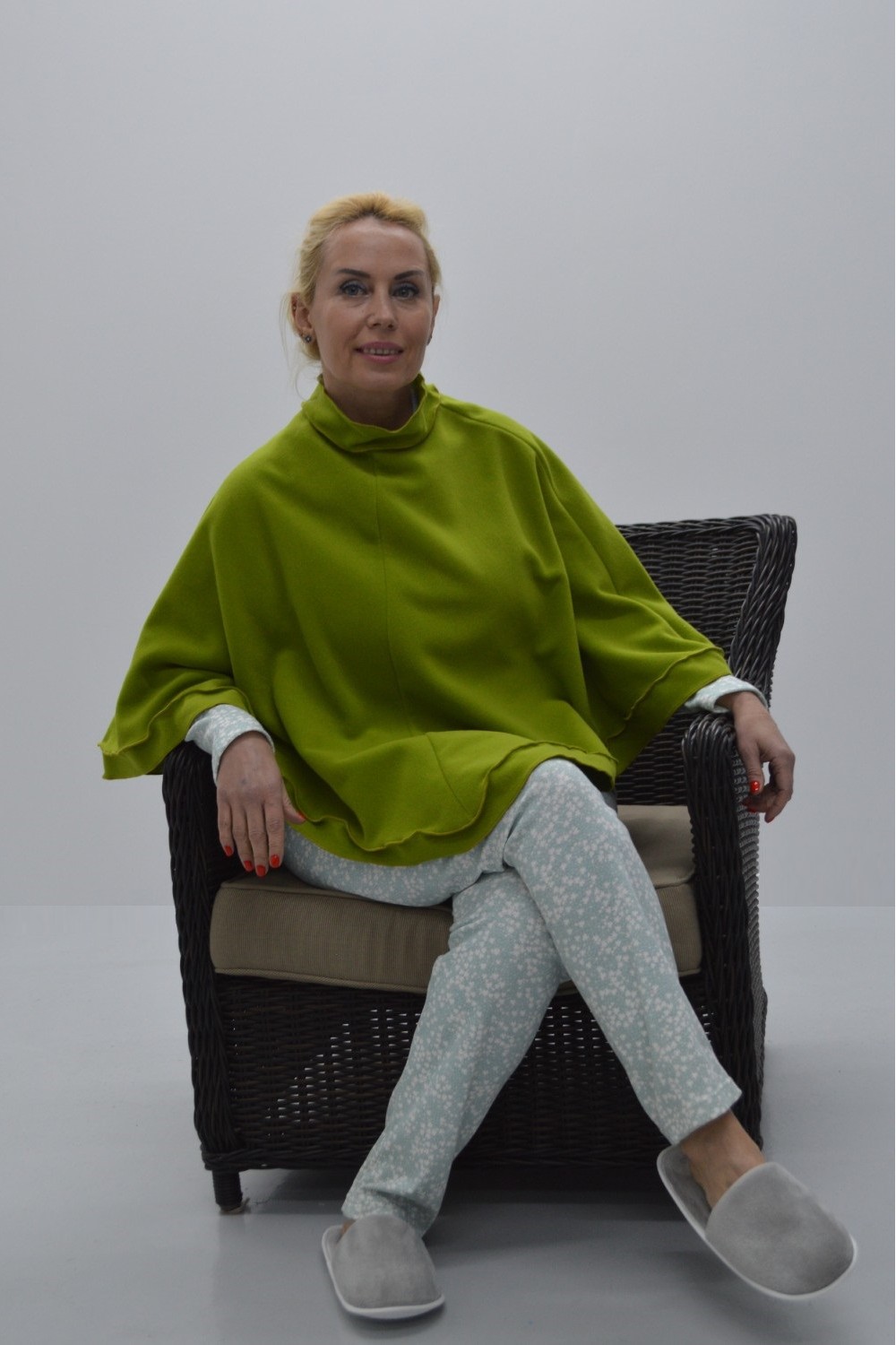 Poncho gola aconchegante verde musgo Poncho gola aconchegante verde musgo