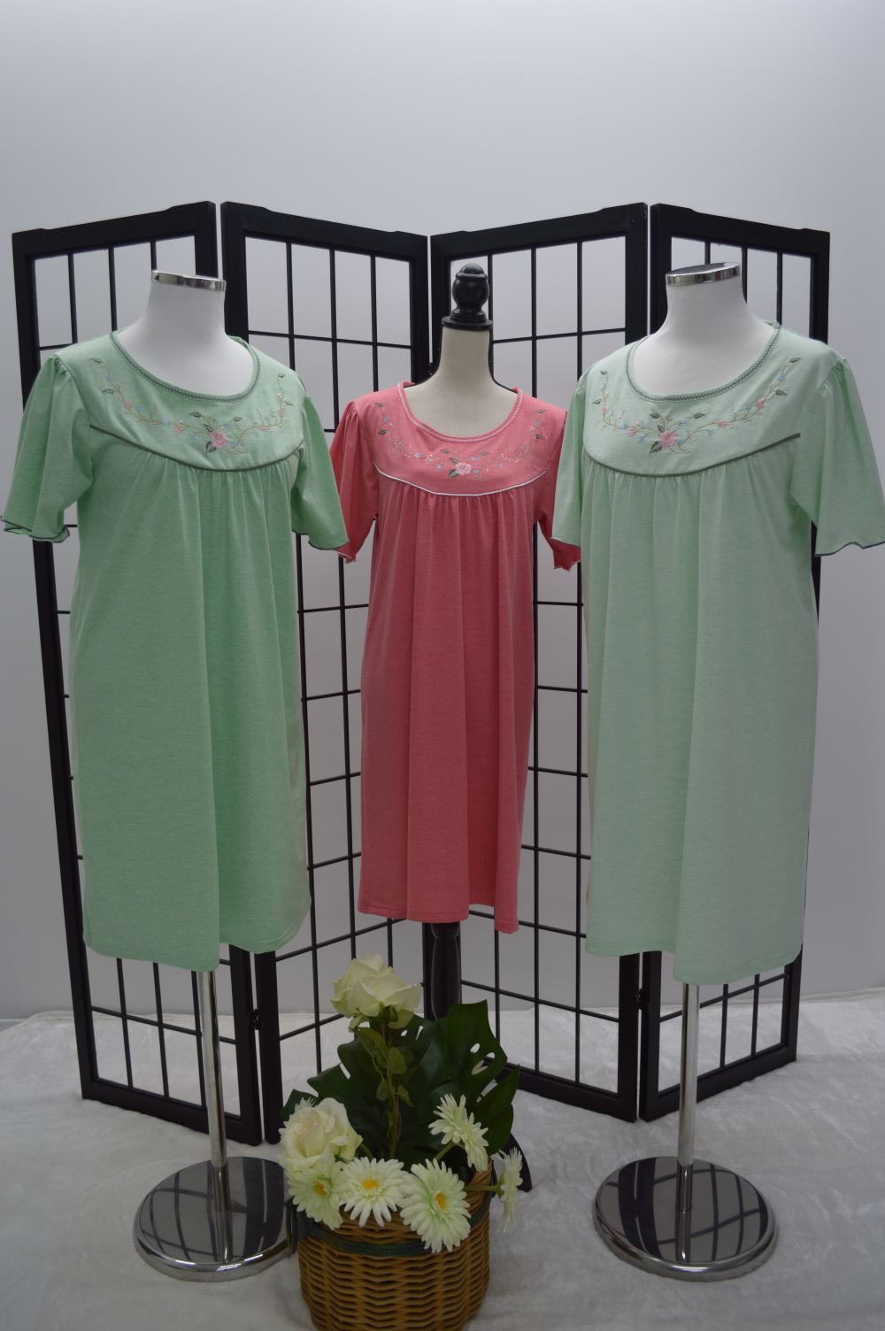 Camisa de dormir mangas borboletas bordado rosas, Coral, Verde menta , Oliva Camisa de dormir mangas borboletas bordado rosas, Coral, Verde menta , Oliva