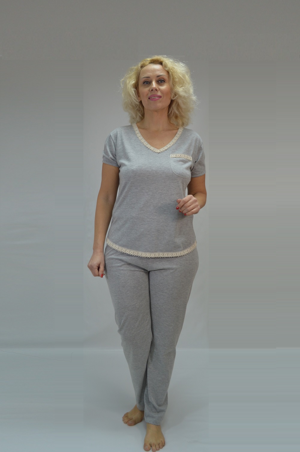 Conjunto T-shirt e calças em Jersey Mescla e detalhes em renda de algodão orgânico Conjunto T-shirt e calças em Jersey Mescla e detalhes em renda de algodão orgânico