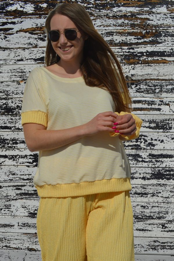 Pijama calça larga e T-shirt - Amarelo