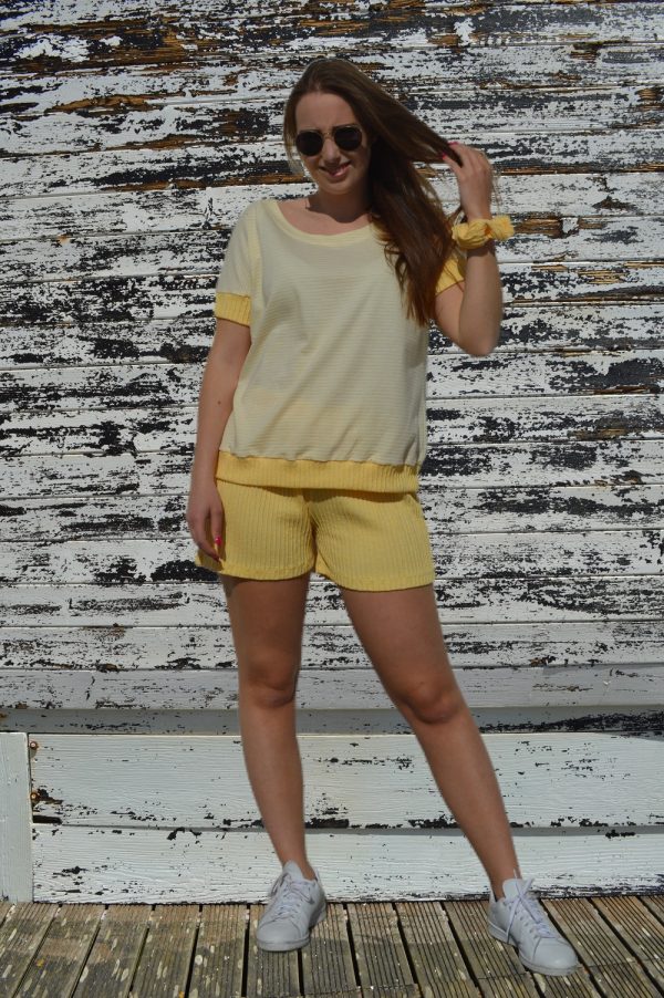 Conjunto de T-shirt e calção, Amarelo