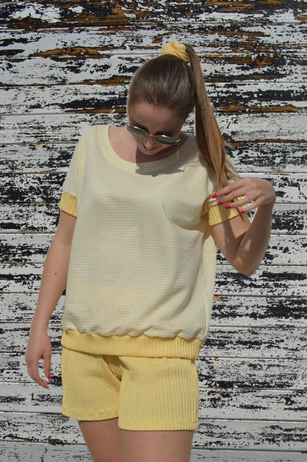 Conjunto de T-shirt e calção, Amarelo
