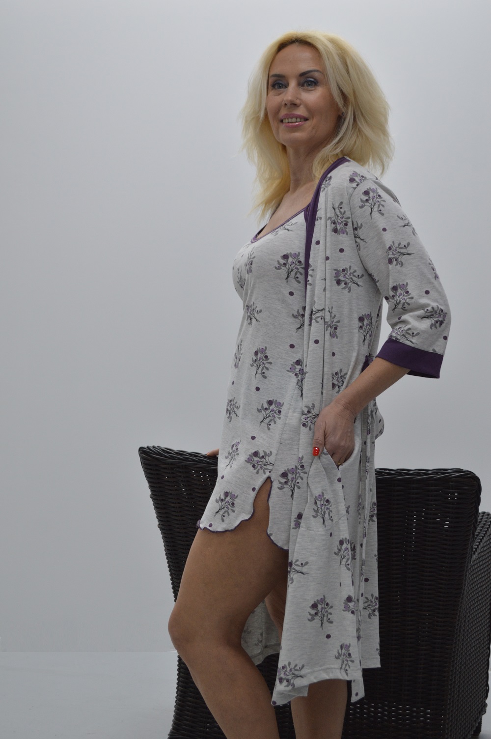 Camisa de noite com alças finas reguláveis cinza / violeta Camisa de noite com alças finas reguláveis cinza / violeta