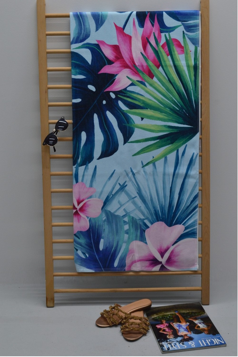 Toalha de praia com estampado tropical Toalha de praia com estampado tropical