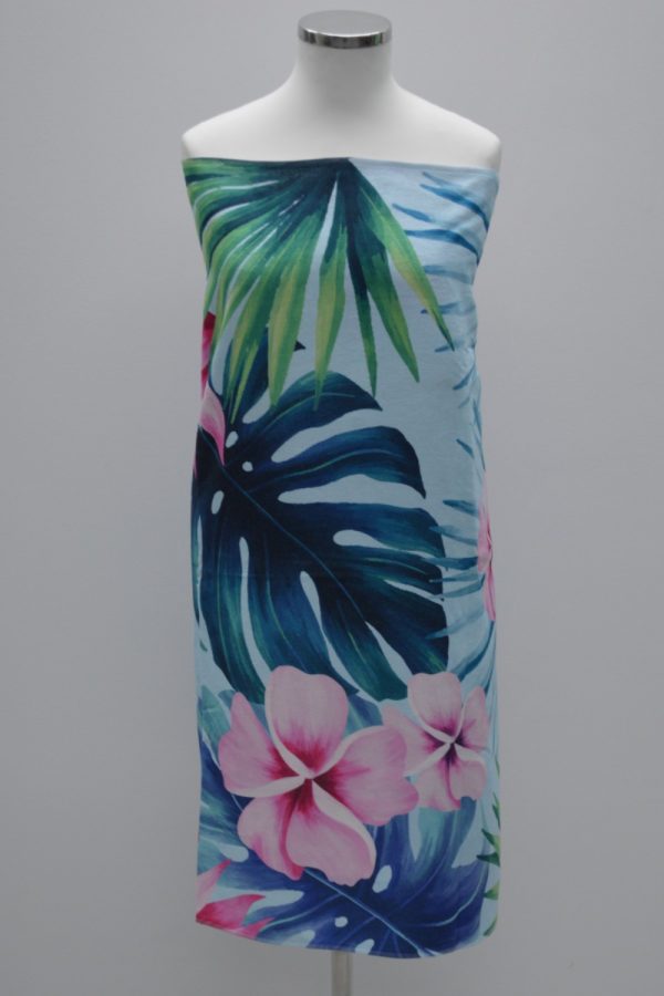 Toalha de praia com estampado tropical