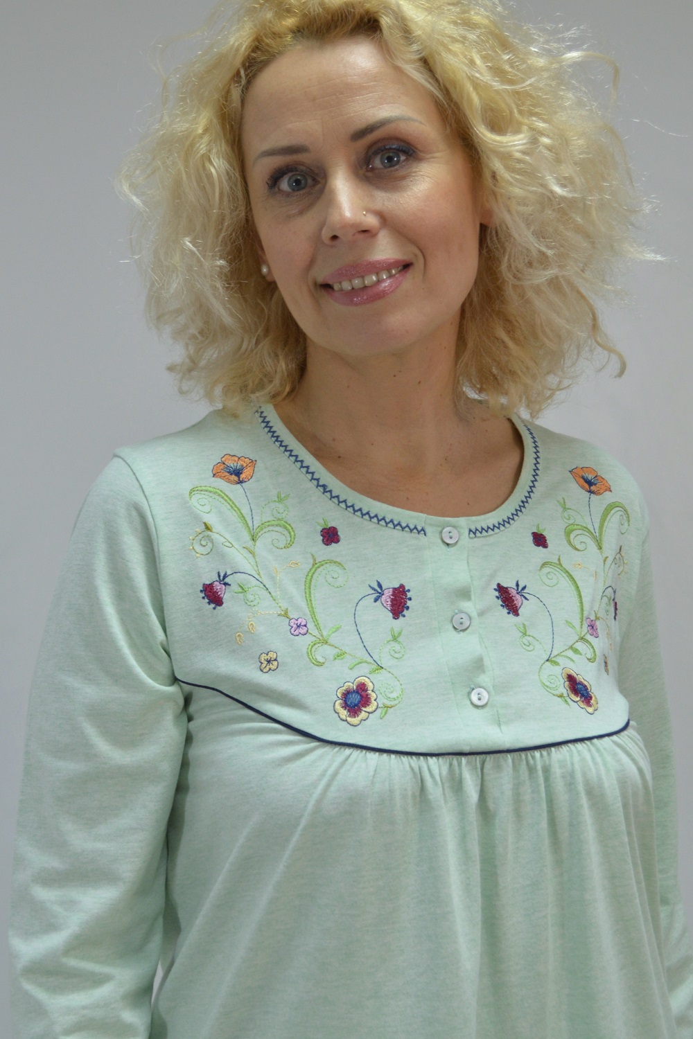 Camisa de dormir com bordado, Verde água