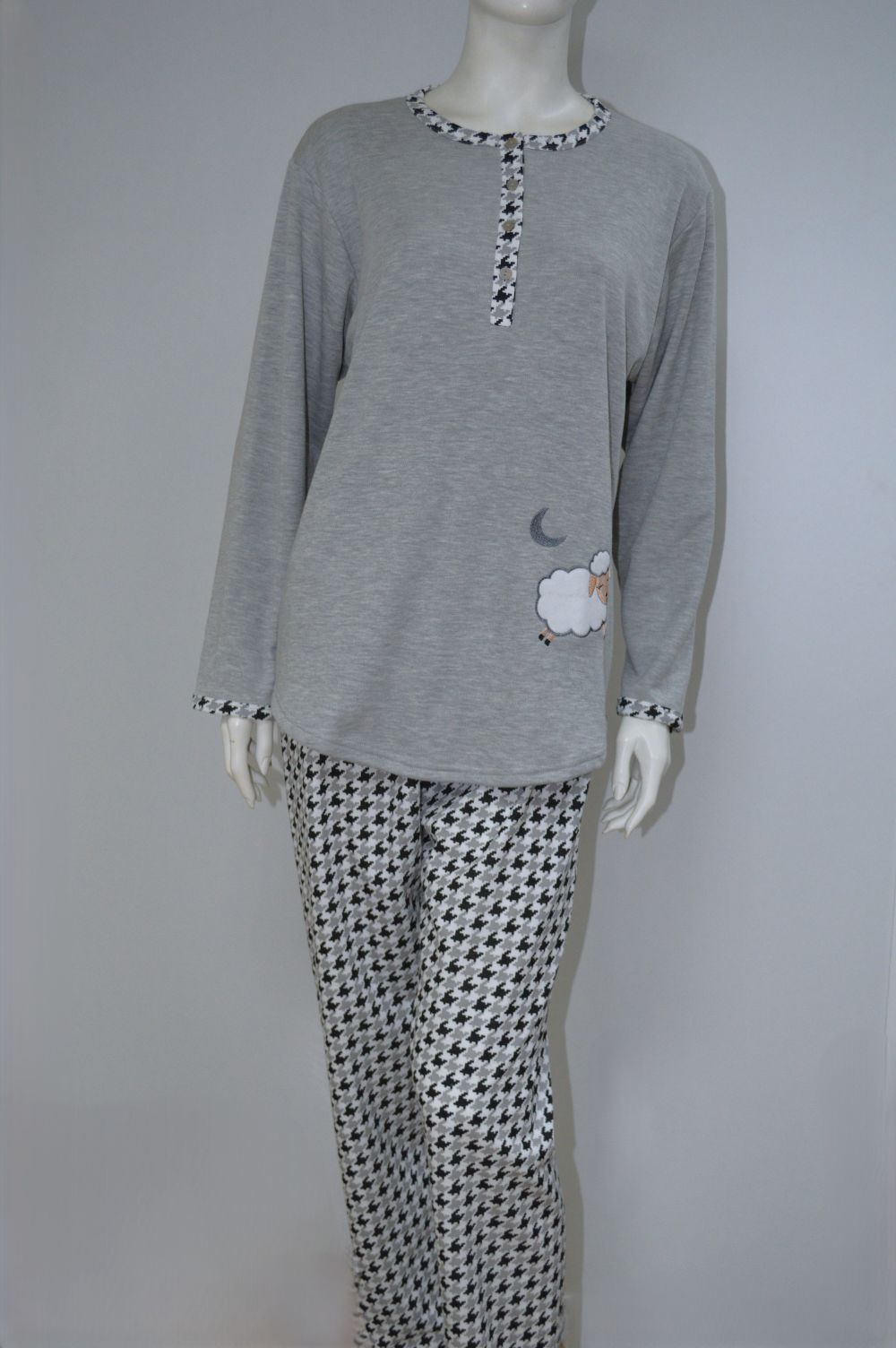 Pijama de mulher com bordado, Cinza Pijama de mulher com bordado, Cinza