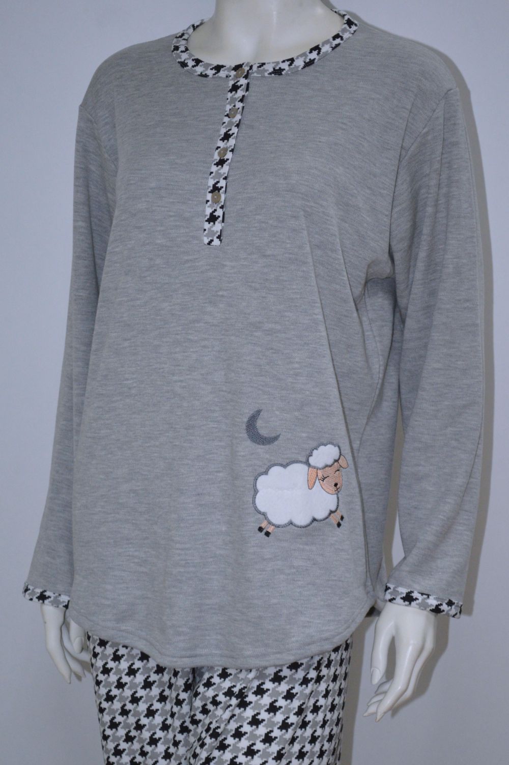 Pijama de mulher com bordado, Cinza Pijama de mulher com bordado, Cinza