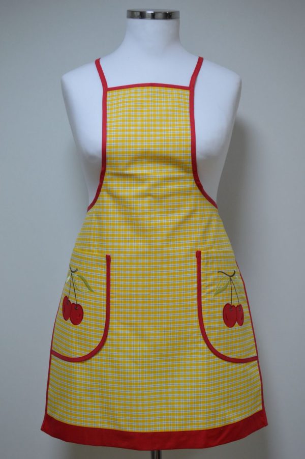Avental estampado, bolso bordados.