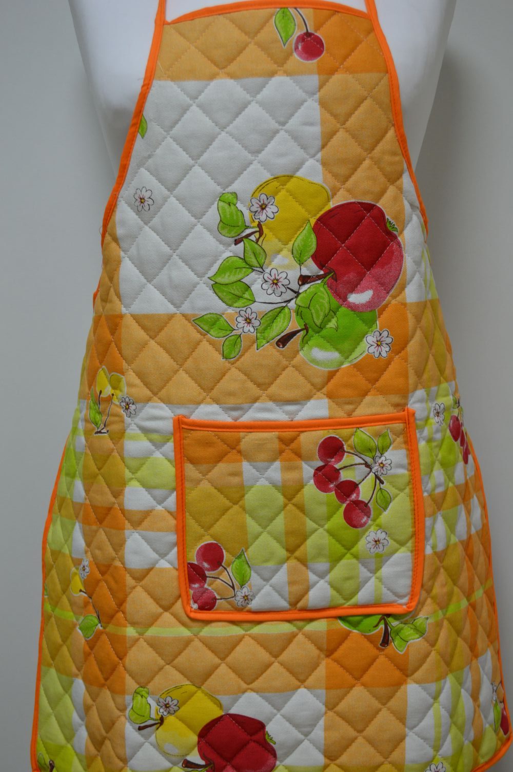 Avental acolchoado, estampado frutos, laranja. Avental acolchoado, estampado frutos, laranja.