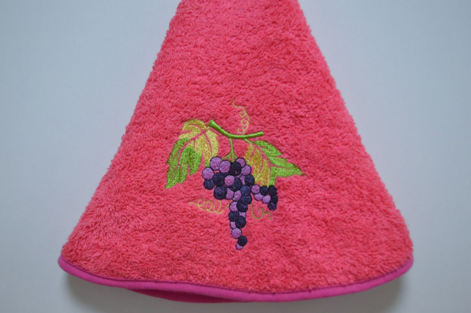 Pano de cozinha redondo, Bordado Uvas, Fuchsia Pano de cozinha redondo, Bordado Uvas, Fuchsia