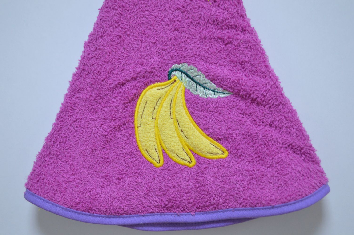 Pano de cozinha redondo, Bordado Bananas, Lilás Pano de cozinha redondo, Bordado Bananas, Lilás