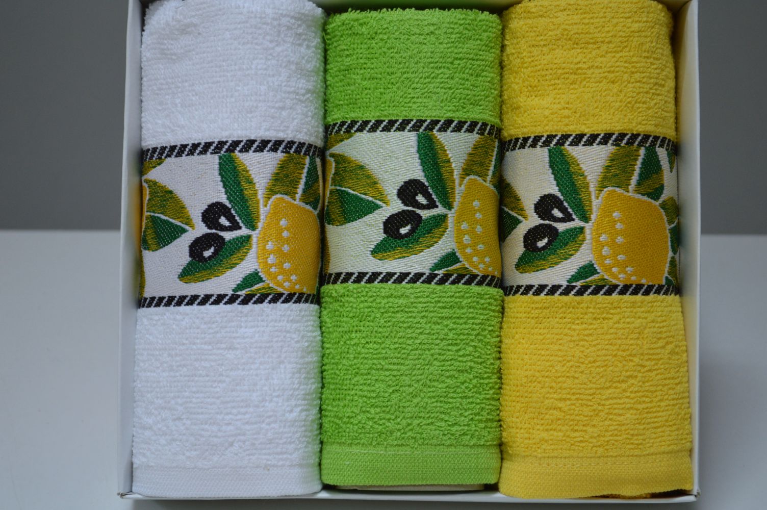 Conjunto de 3 panos em felpo em caixa presente, Barra jacquard Limões Conjunto de 3 panos em felpo em caixa presente, Barra jacquard Limões