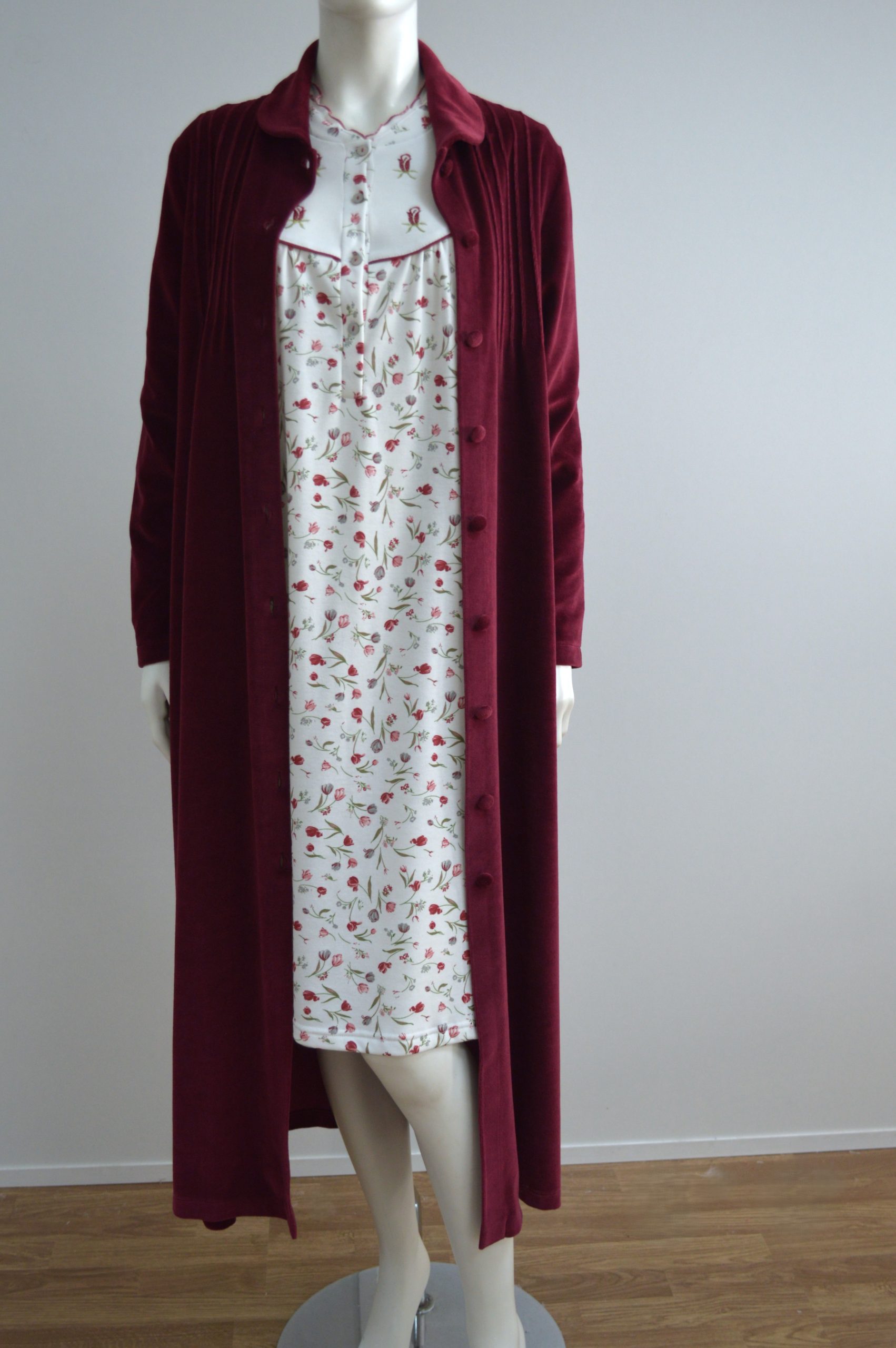 Robe em veludo, Bordeaux Robe em veludo, Bordeaux