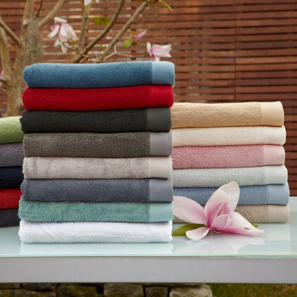 Toallas de baño en rizo 100% algodón con cenefa jacquard de algodón ton / ton. Varios tamaños y colores. Producción bajo consulta. Foto meramente ilustrativa.