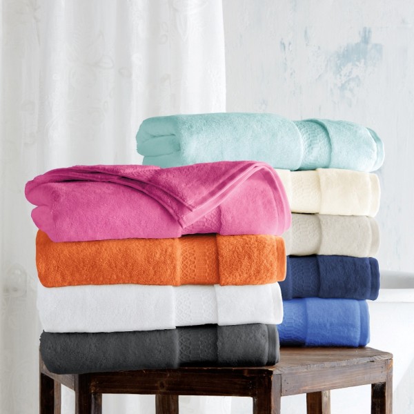 Terry bath towels in 100% cotton with viscose ton / ton jacquard border. Production under consultation. Ilustrative photo.