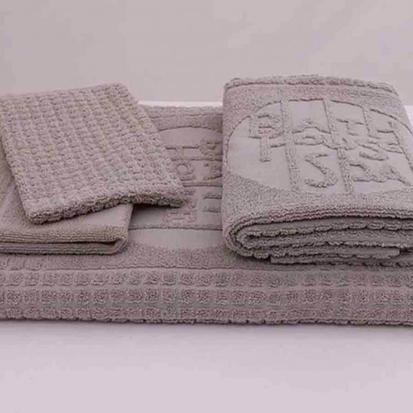 Toalha de spa jacquard com logo. Produção sob consulta. Foto ilustrativa.