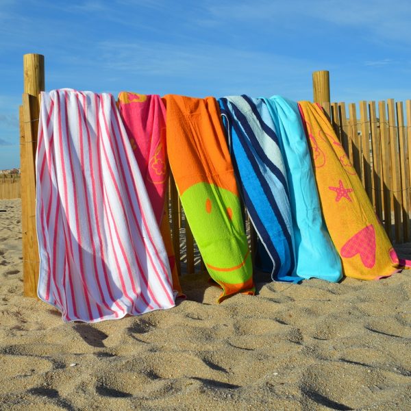Toalhas de piscina ou praia 100% algodão. Pode ser feito em vários desenhos e cores. Produção sob consulta.