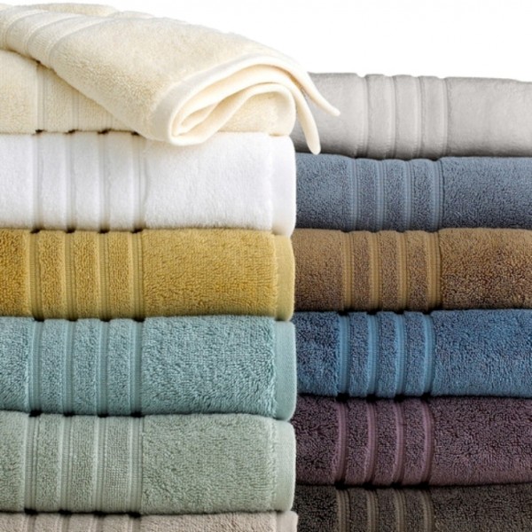 Terry bath towels in 100% cotton with cotton ton / ton jacquard border. Production under consultation. Ilustrative photo.