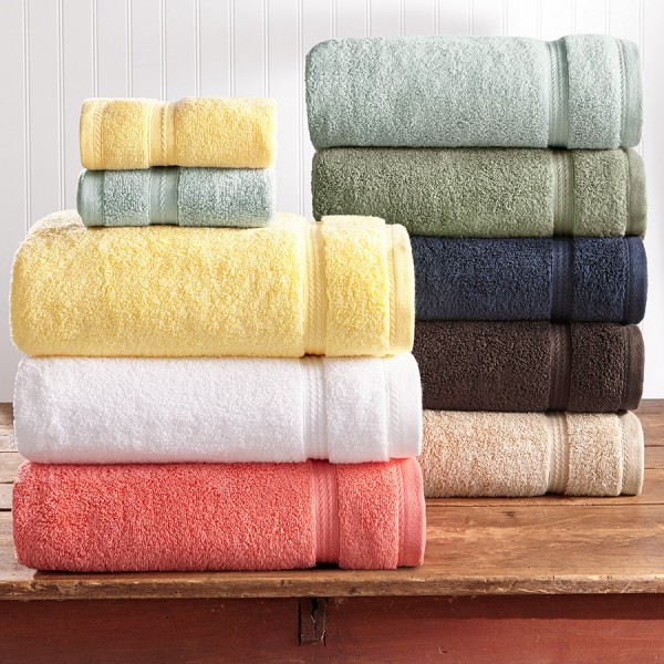 Terry bath towels in 100% cotton with ton / ton jacquard border. Production under consultation. Ilustrative photo.