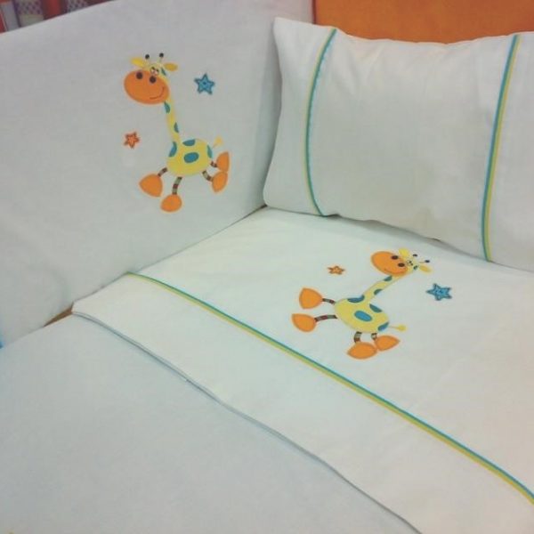 Juego de cama o cuna bordada para bebé. Protector, funda nórdica y sábanas en 100% puro algodón. El bordado puede ser personalizado. Producción bajo pedido.